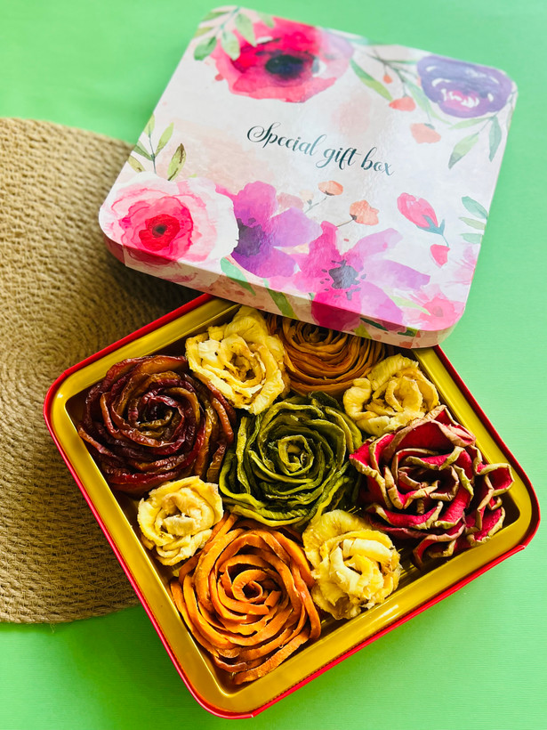 باکس گل رز میوه خشک