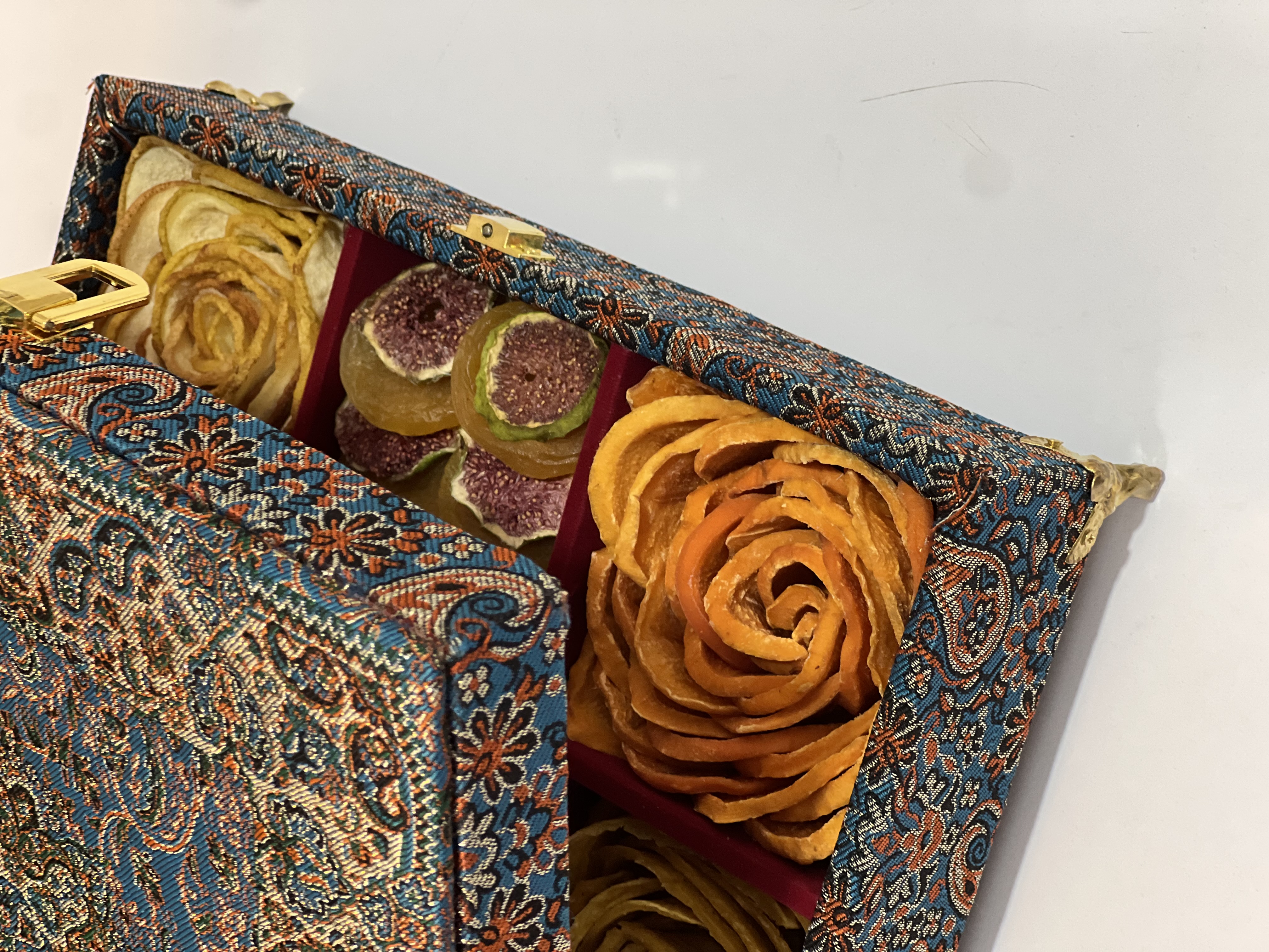 میوه خشک گل شده