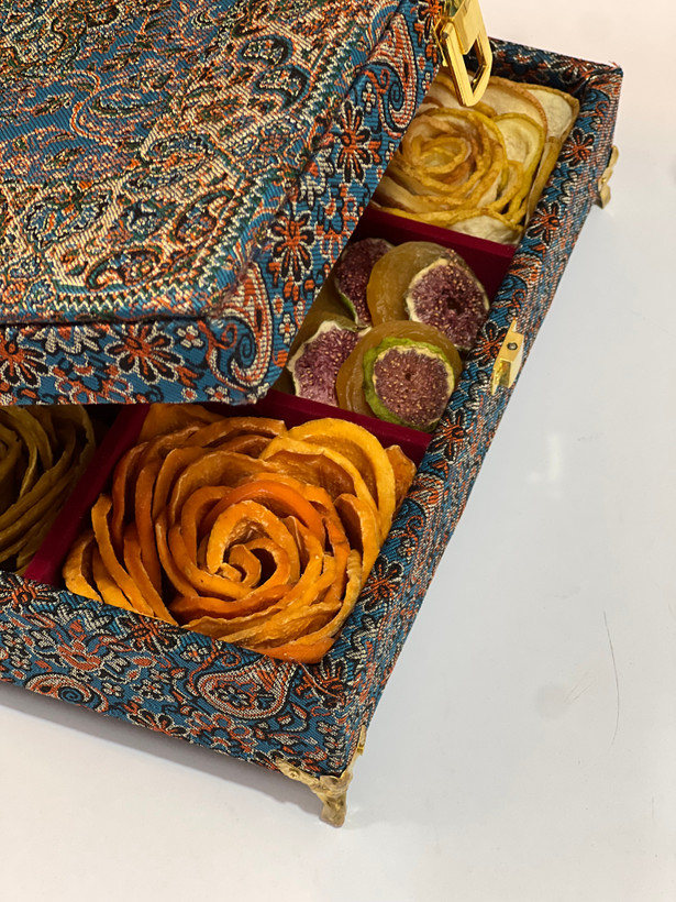 میوه خشک گل شده